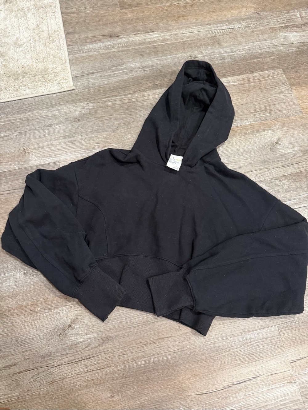 OFFLINE by Aerie black cropped hoodie in size Medium 🖤
